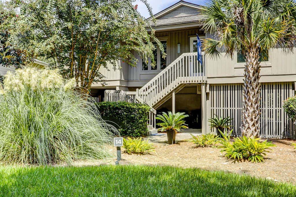 Secluded getaway private hot tub & deck less than a mile to Shipyard Beach