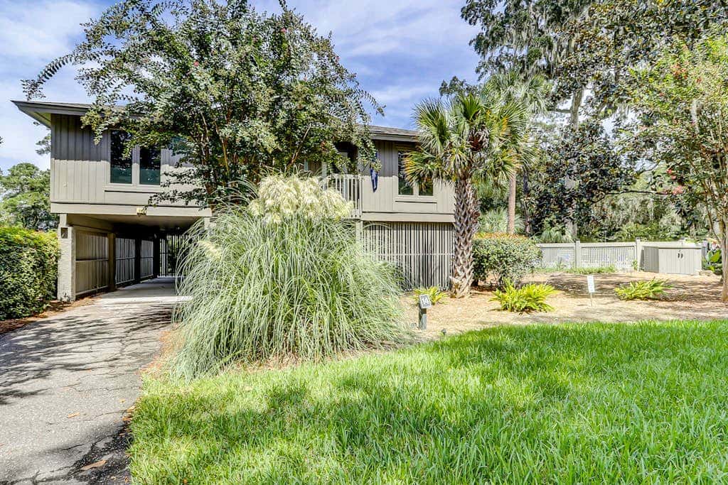 Secluded getaway private hot tub & deck less than a mile to Shipyard Beach