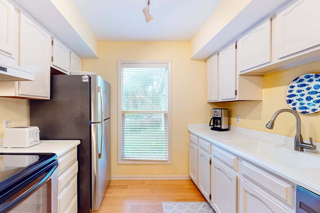 Updated Island Escape with Dual Suites  Golf, Tennis, Beach Club, Near Dining
