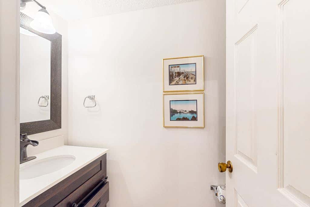 Updated Island Escape with Dual Suites  Golf, Tennis, Beach Club, Near Dining