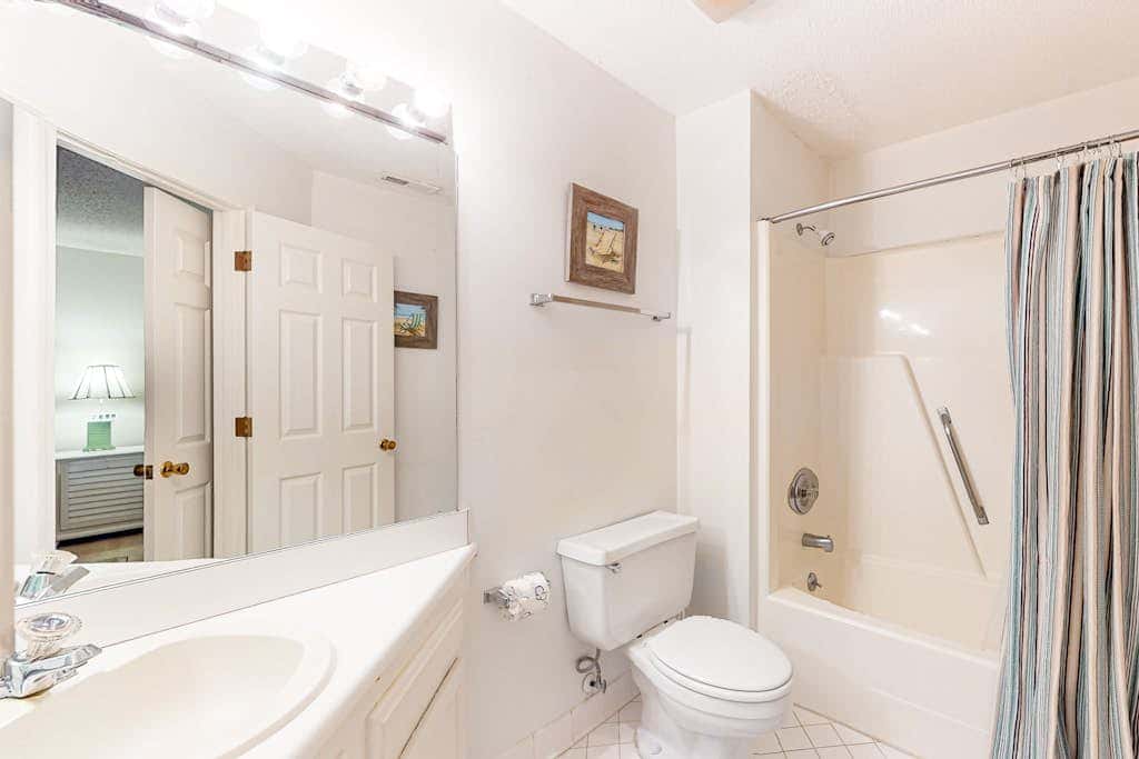 Updated Island Escape with Dual Suites  Golf, Tennis, Beach Club, Near Dining