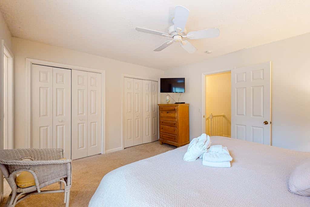 Updated Island Escape with Dual Suites  Golf, Tennis, Beach Club, Near Dining
