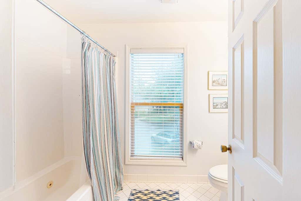 Updated Island Escape with Dual Suites  Golf, Tennis, Beach Club, Near Dining