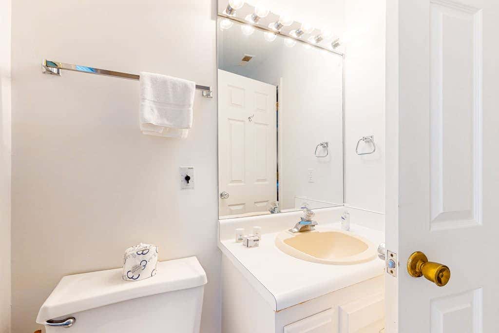 Updated Island Escape with Dual Suites  Golf, Tennis, Beach Club, Near Dining