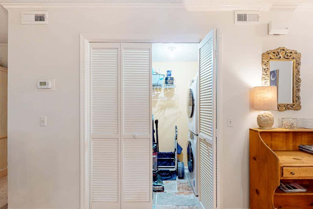 Updated Island Escape with Dual Suites  Golf, Tennis, Beach Club, Near Dining