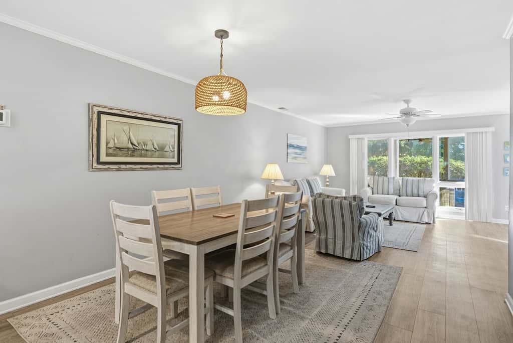 Updated all suite tennis villa with WD, pool, screened porch near beach