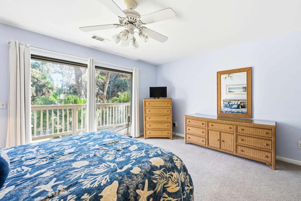 Updated all suite tennis villa with WD, pool, screened porch near beach