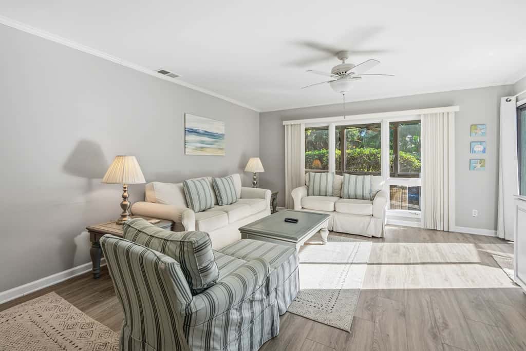 Updated all suite tennis villa with WD, pool, screened porch near beach