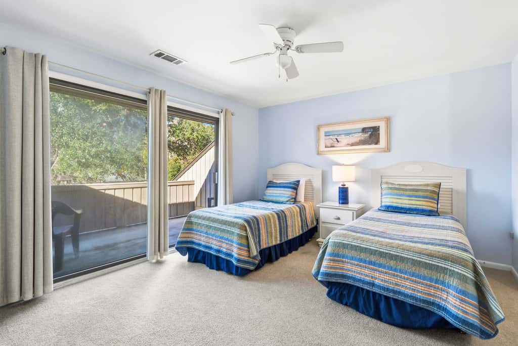 Updated all suite tennis villa with WD, pool, screened porch near beach