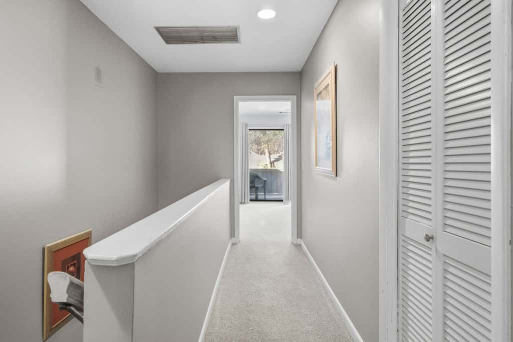 Updated all suite tennis villa with WD, pool, screened porch near beach