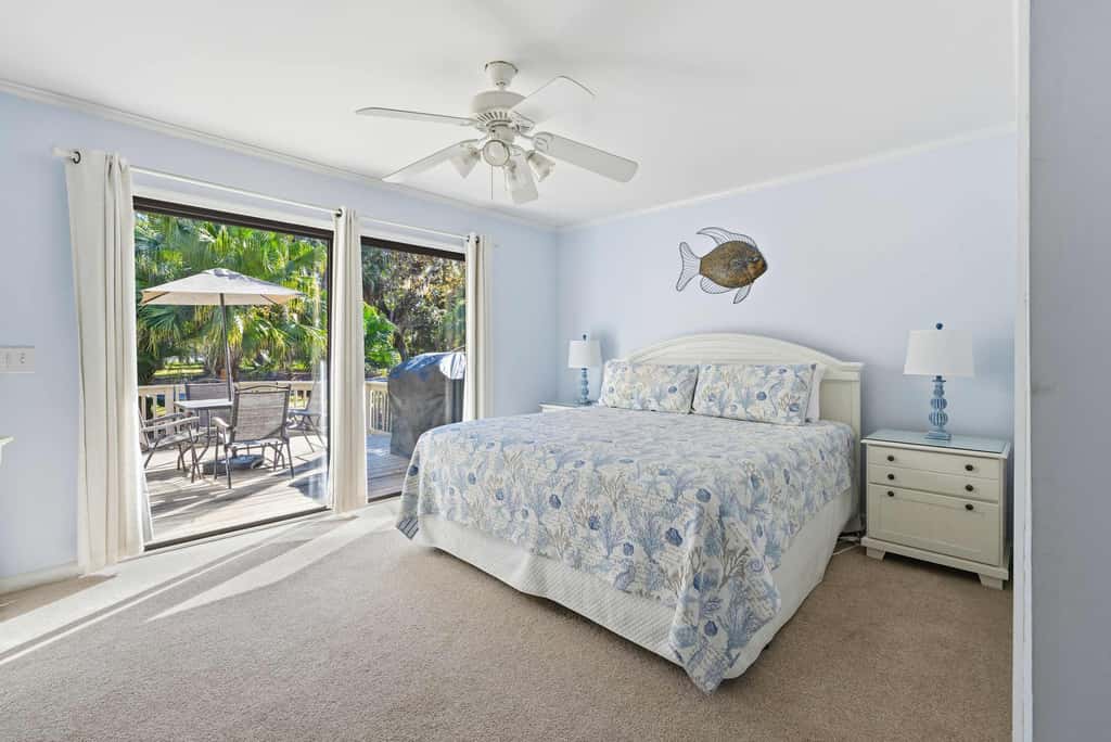 Updated all suite tennis villa with WD, pool, screened porch near beach