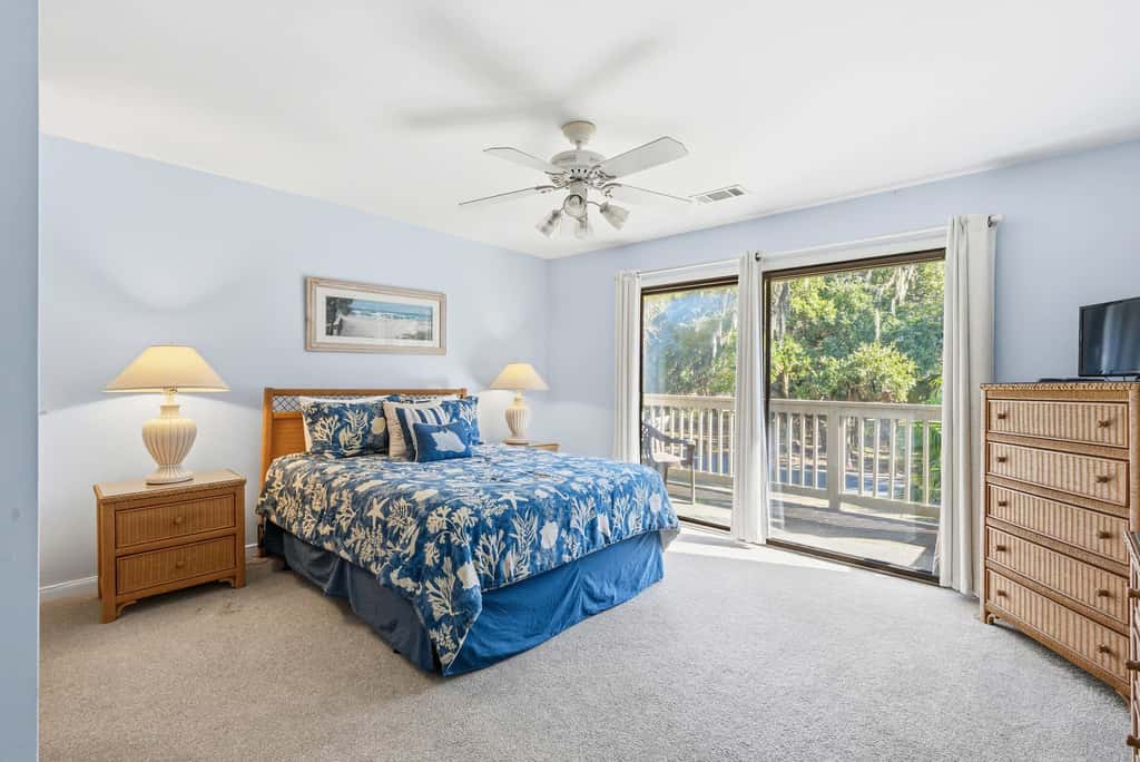 Updated all suite tennis villa with WD, pool, screened porch near beach