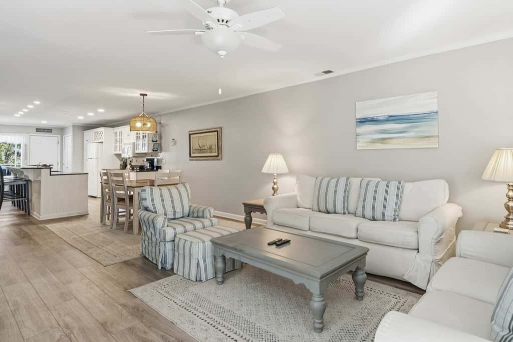 Updated all suite tennis villa with WD, pool, screened porch near beach