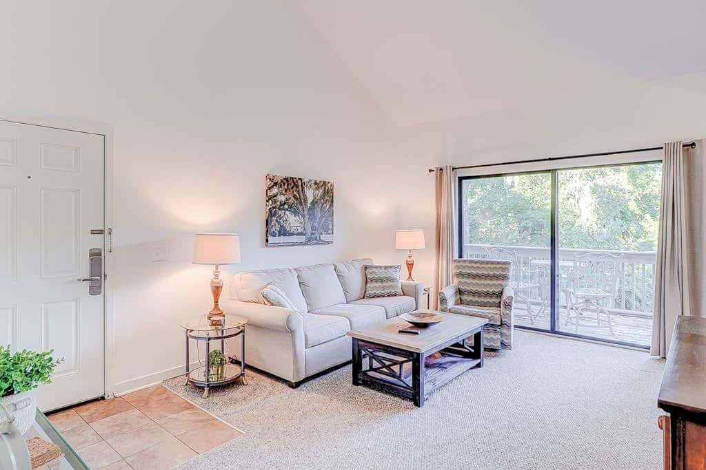 Snowbird Friendly villa with Golf View, Patio, Shared Pool, Tennis, AC, WiFi