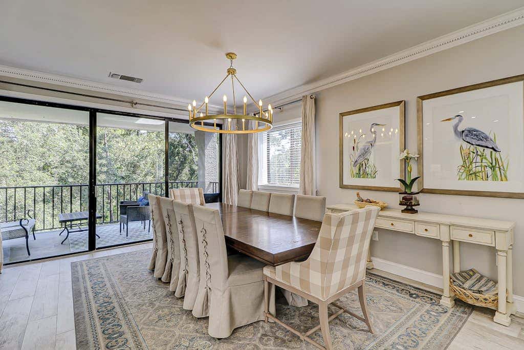 Walk to the beach Top-floor penthouse with 4 balconies & pool