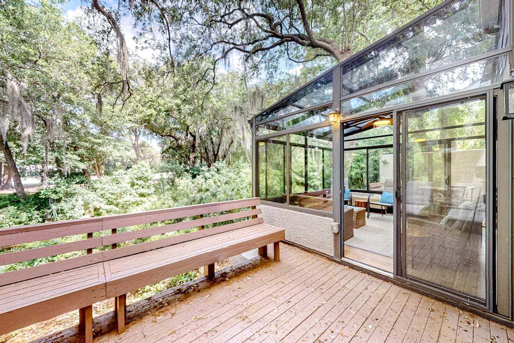 Lovely condo close to beach  pool access, elegant screened patio & washer dryer