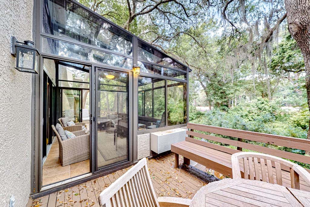 Lovely condo close to beach  pool access, elegant screened patio & washer dryer