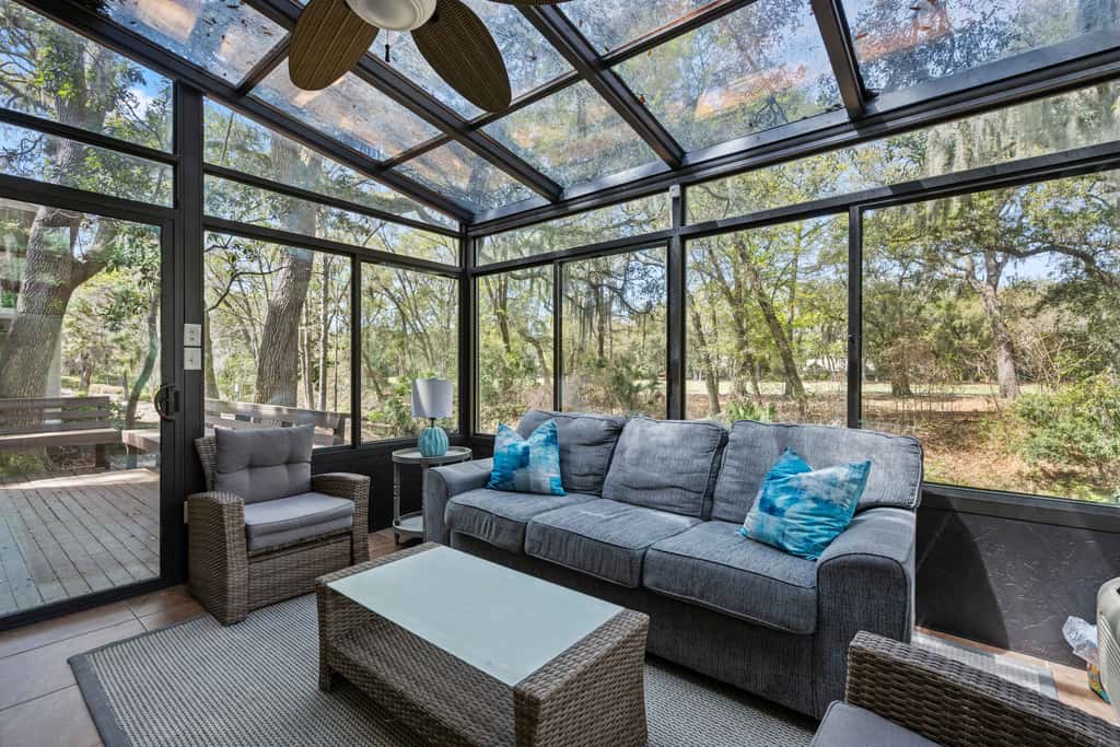 Lovely condo close to beach  pool access, elegant screened patio & washer dryer