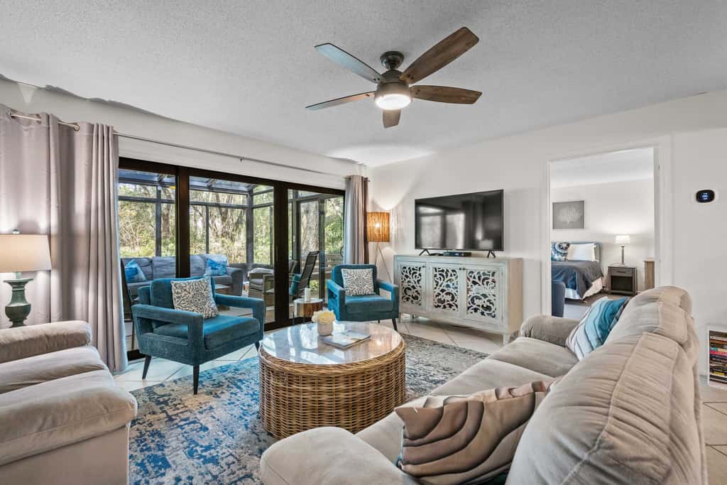 Lovely condo close to beach  pool access, elegant screened patio & washer dryer