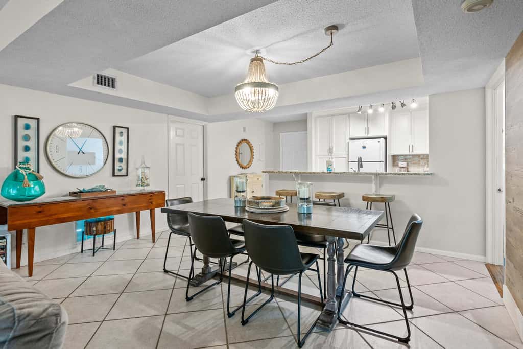 Lovely condo close to beach  pool access, elegant screened patio & washer dryer