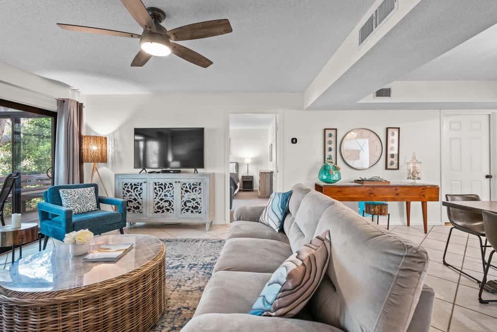 Lovely condo close to beach  pool access, elegant screened patio & washer dryer