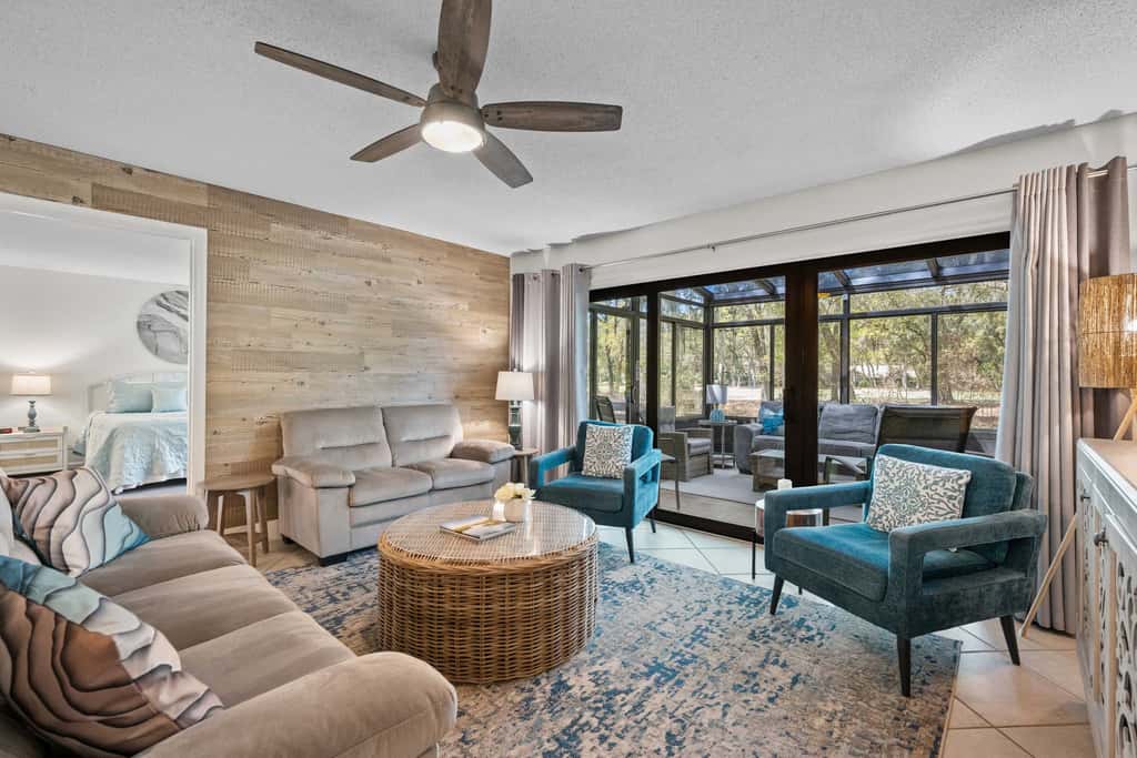 Lovely condo close to beach  pool access, elegant screened patio & washer dryer