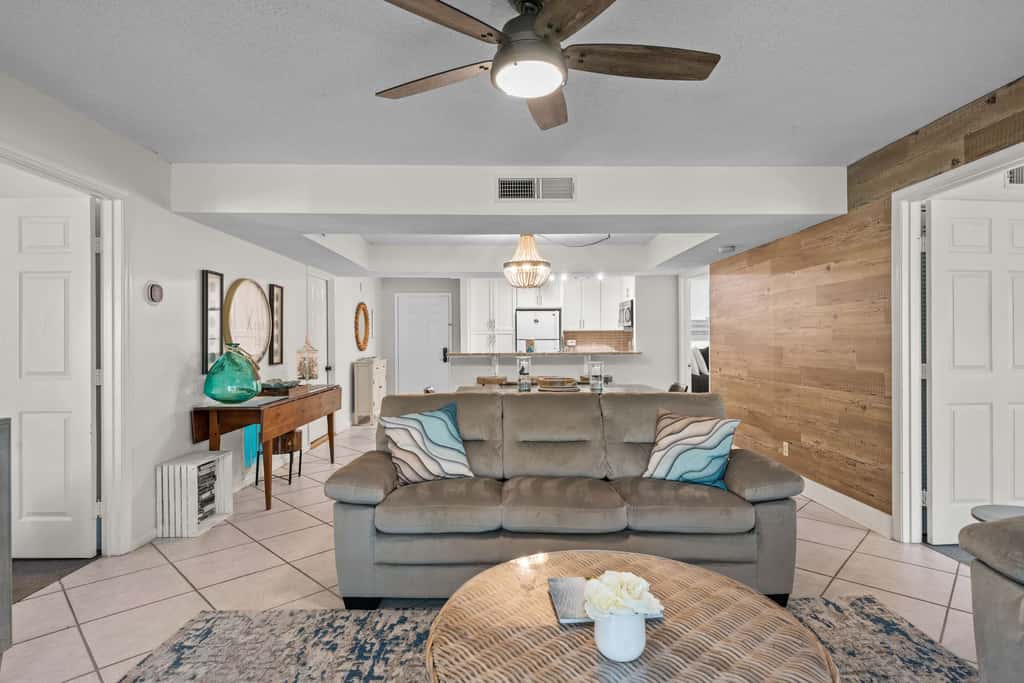 Lovely condo close to beach  pool access, elegant screened patio & washer dryer