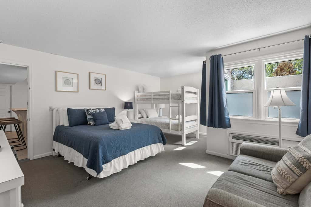 Lovely condo close to beach  pool access, elegant screened patio & washer dryer