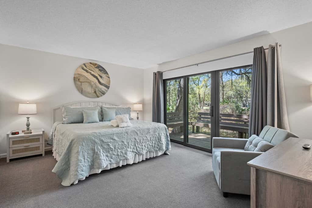 Lovely condo close to beach  pool access, elegant screened patio & washer dryer