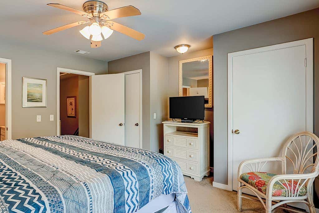 Two-story condo with pool - walk to Coligny Beach