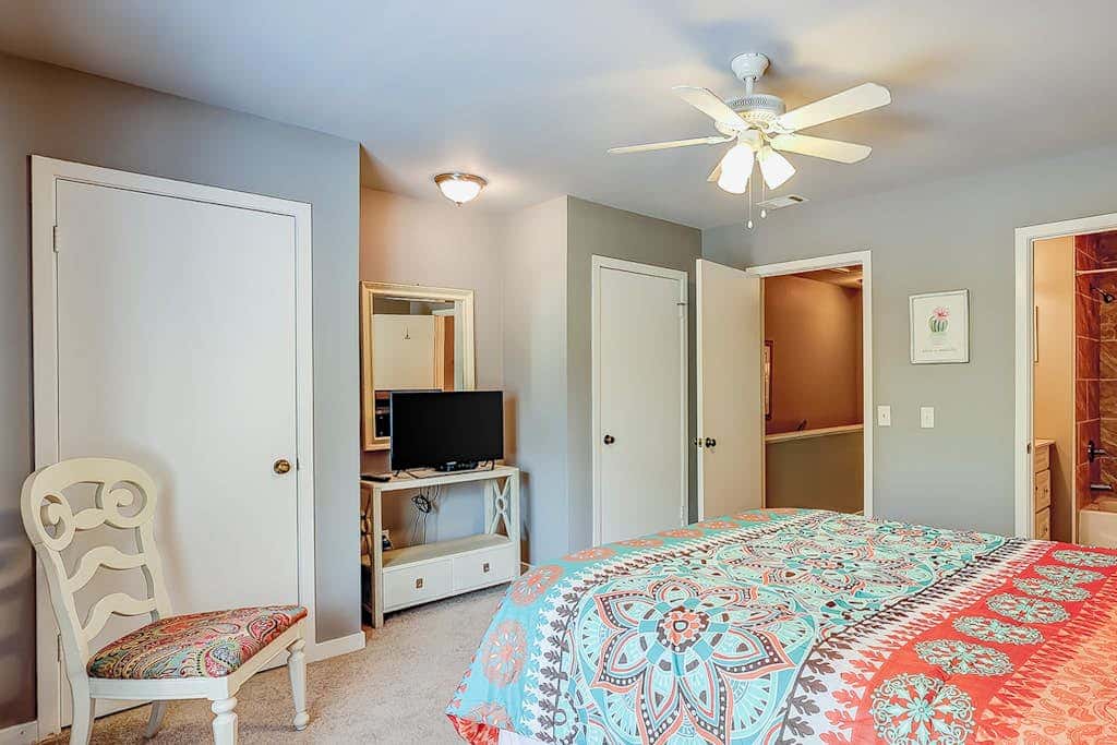 Two-story condo with pool - walk to Coligny Beach
