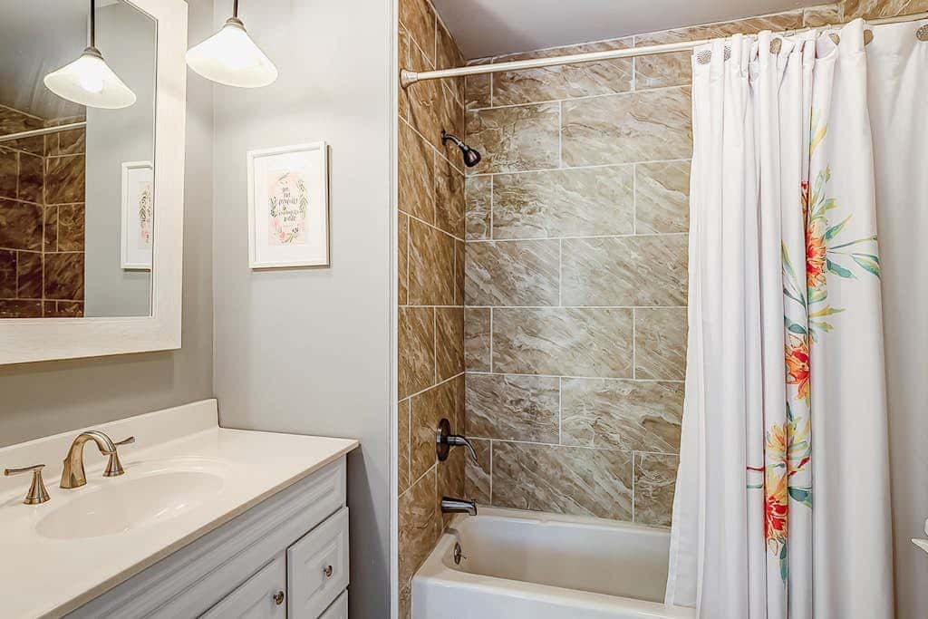 Two-story condo with pool - walk to Coligny Beach