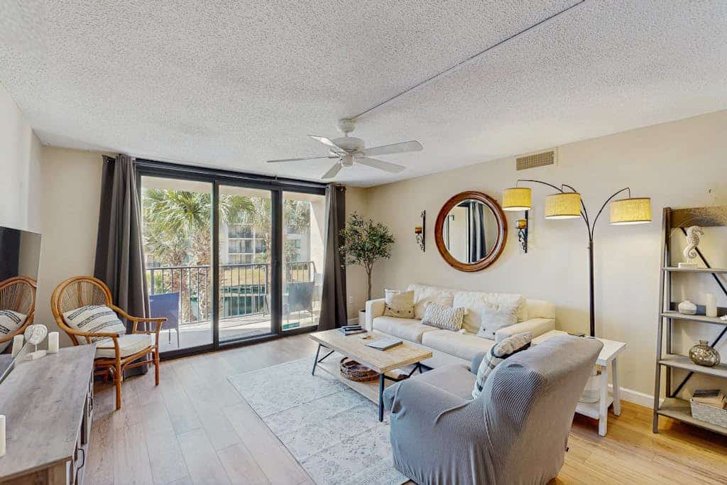Wonderful condo right up from the beach with pool, hot tub & AC