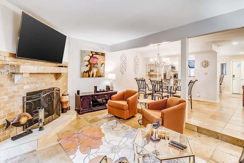 Dog Friendly Villa with Walkable Beach Access, AC, Deck, WiFi & Shared Pool
