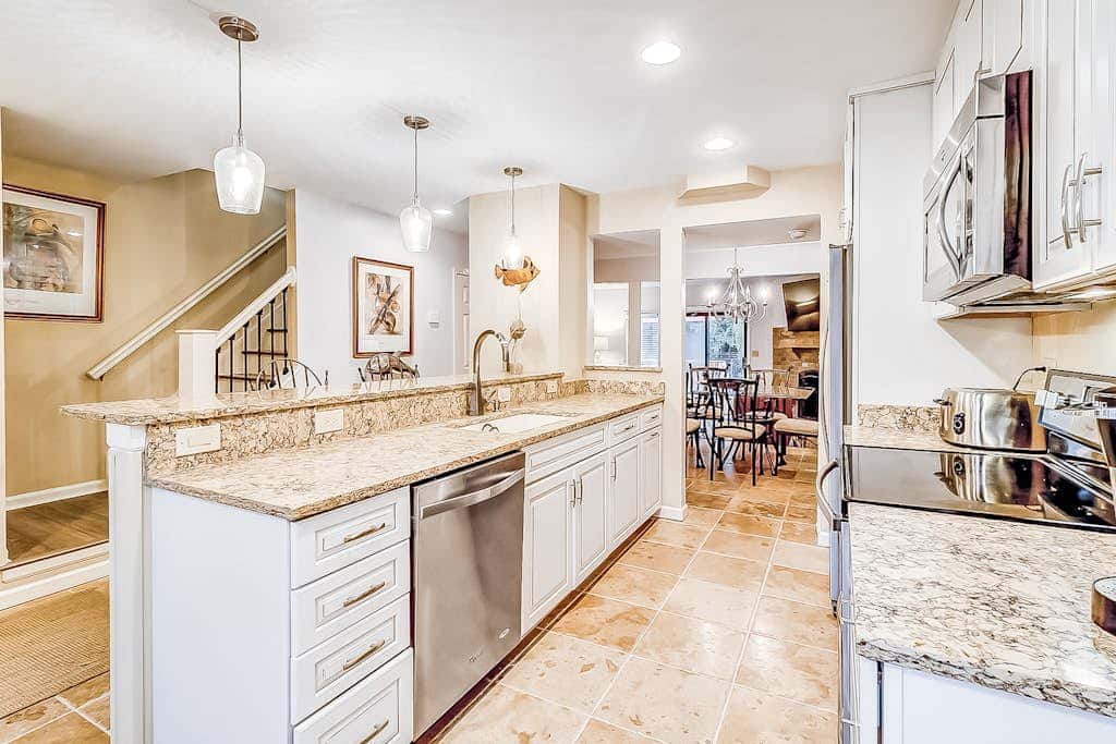 Dog Friendly Villa with Walkable Beach Access, AC, Deck, WiFi & Shared Pool
