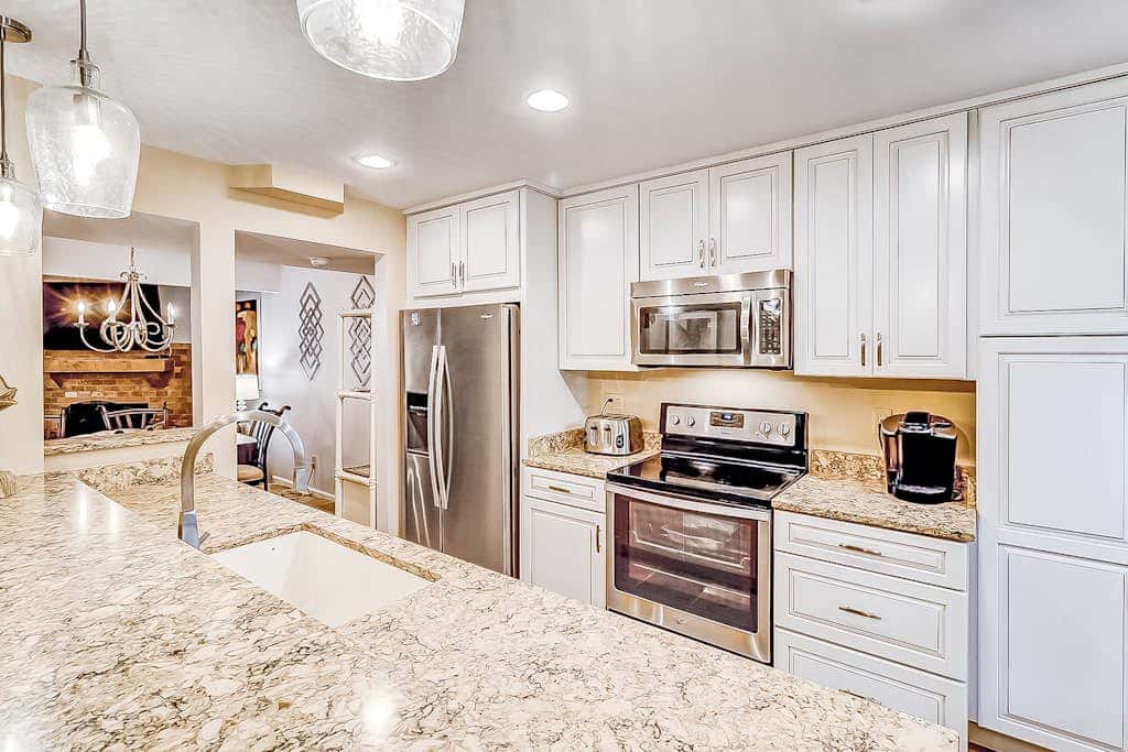 Dog Friendly Villa with Walkable Beach Access, AC, Deck, WiFi & Shared Pool
