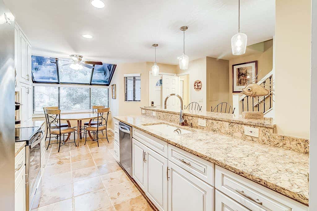 Dog Friendly Villa with Walkable Beach Access, AC, Deck, WiFi & Shared Pool
