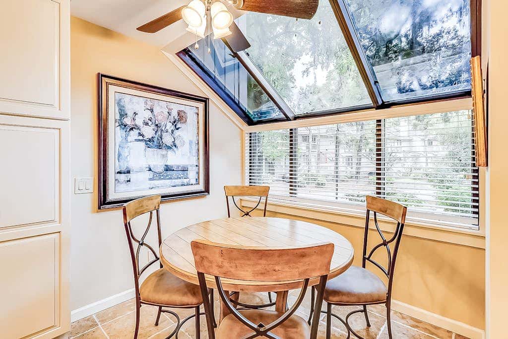 Dog Friendly Villa with Walkable Beach Access, AC, Deck, WiFi & Shared Pool