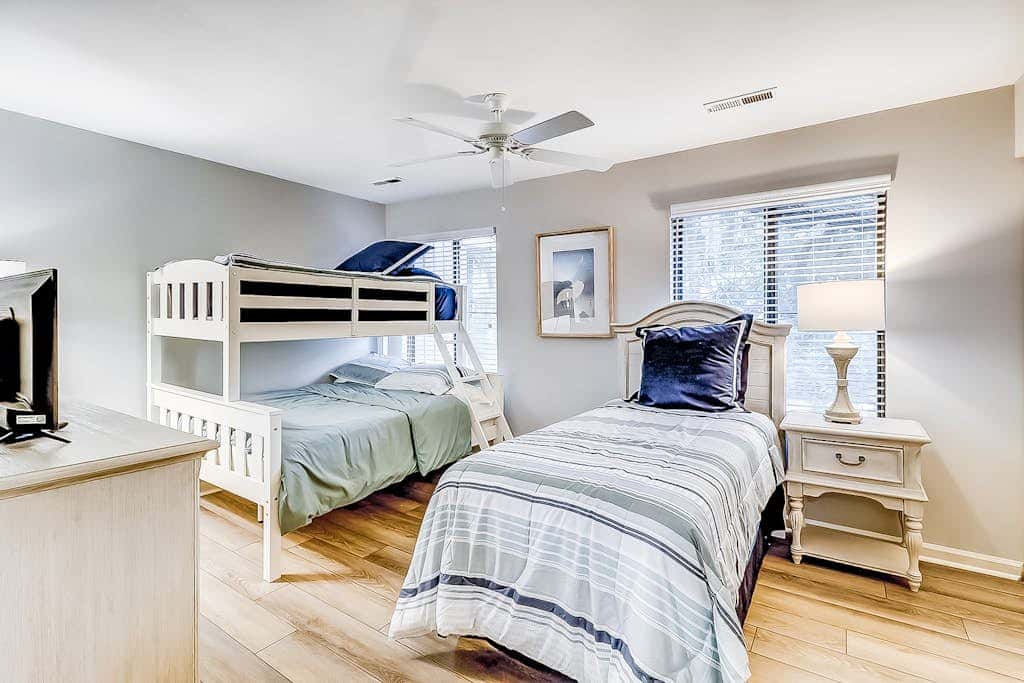 Dog Friendly Villa with Walkable Beach Access, AC, Deck, WiFi & Shared Pool