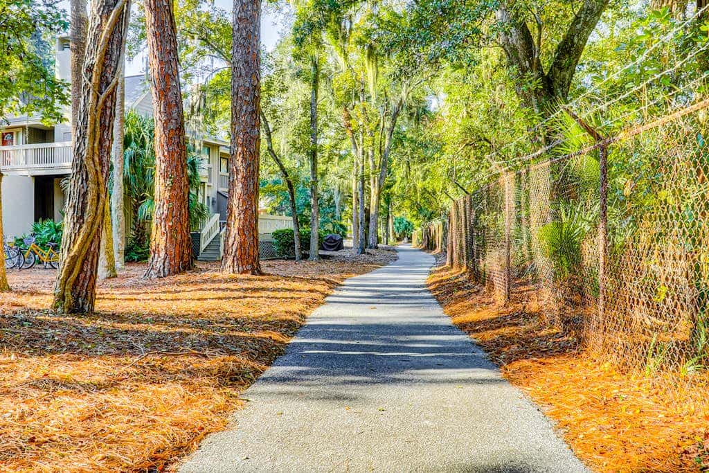 Dog Friendly Villa with Walkable Beach Access, AC, Deck, WiFi & Shared Pool
