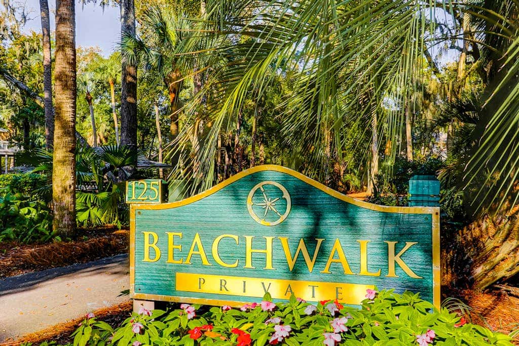 Dog Friendly Villa with Walkable Beach Access, AC, Deck, WiFi & Shared Pool
