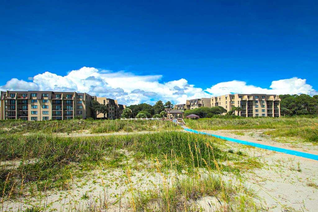 3rd-floor condo with balcony, lagoon views, pools, tennis courts, & beach access