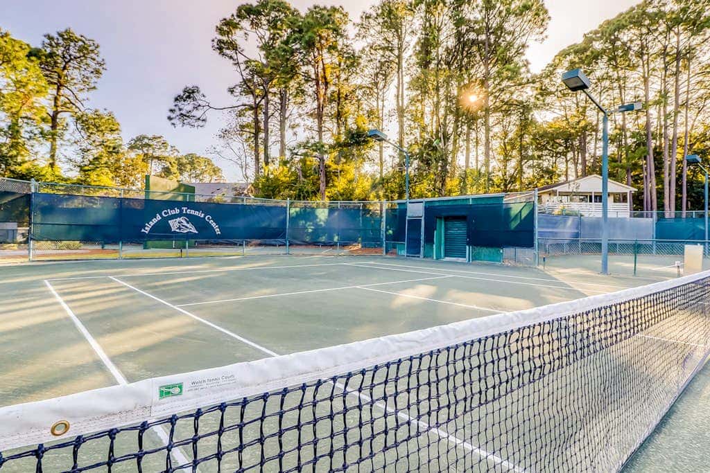 3rd-floor condo with balcony, lagoon views, pools, tennis courts, & beach access