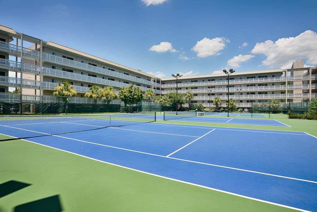 2-bedroom beachside condo with balcony, pools, & WiFi - near golf & beach