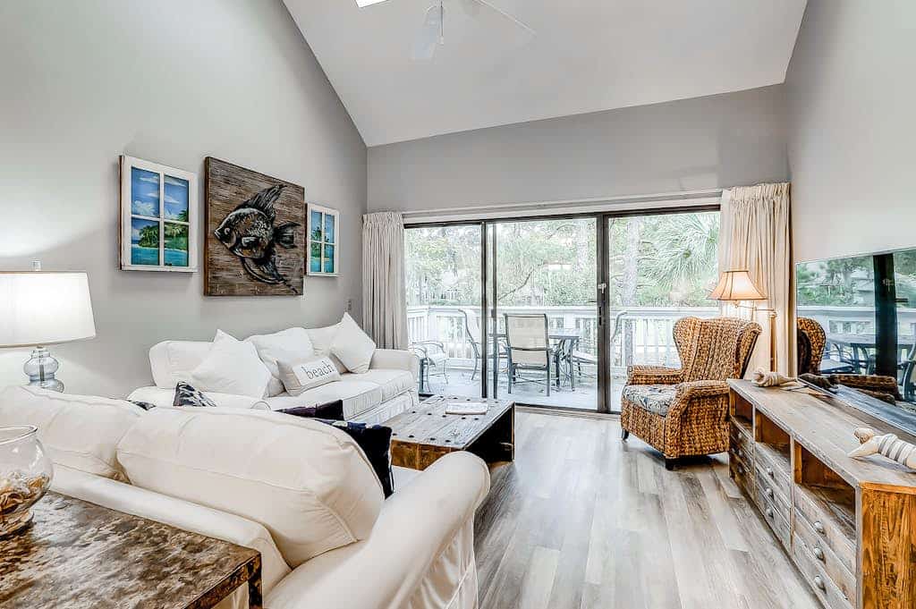 Colonnade Club 158