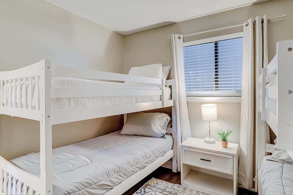 Charming condo with shared pools and hot tub, high-speed WiFi, and central AC
