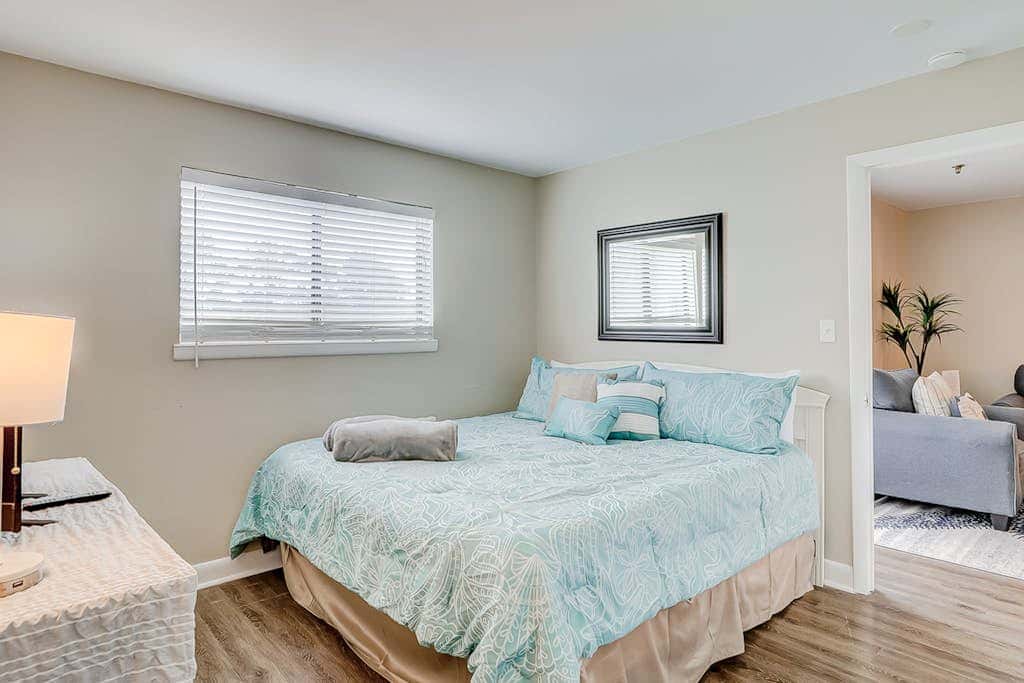 Charming condo with shared pools and hot tub, high-speed WiFi, and central AC