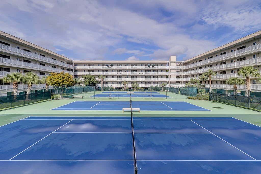 Charming condo with shared pools and hot tub, high-speed WiFi, and central AC