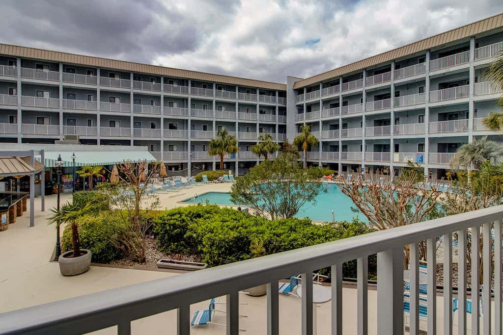 Charming condo with shared pools and hot tub, high-speed WiFi, and central AC