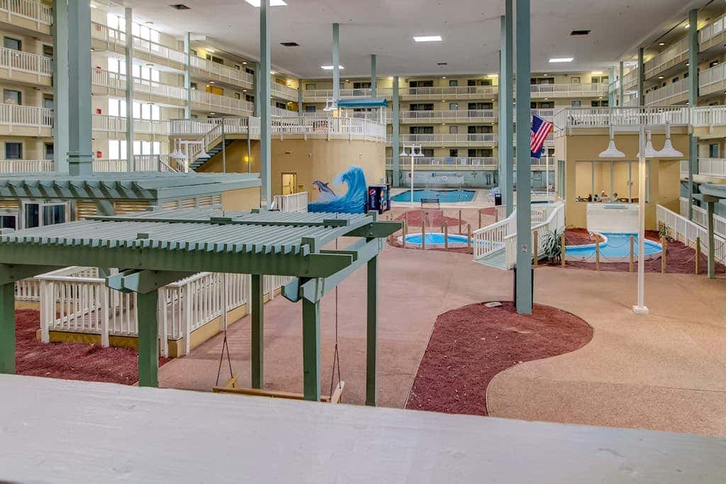 Charming condo with shared pools and hot tub, high-speed WiFi, and central AC